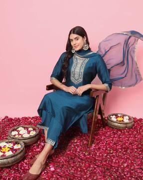 women embroidered straight kurta & pants nset