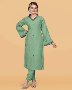 women embroidered straight kurta & pants set