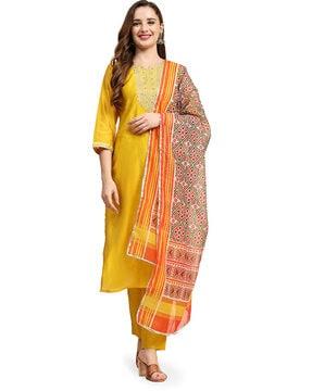 women embroidered straight kurta set