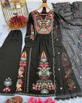 women embroidered straight kurta set