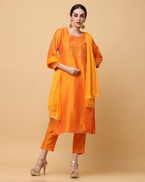 women embroidered straight kurta set