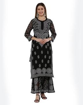 women embroidered straight kurta set