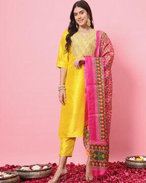 women embroidered straight kurta set