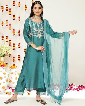 women embroidered straight kurta set