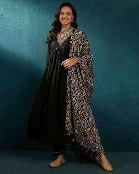 women embroidered straight kurta set