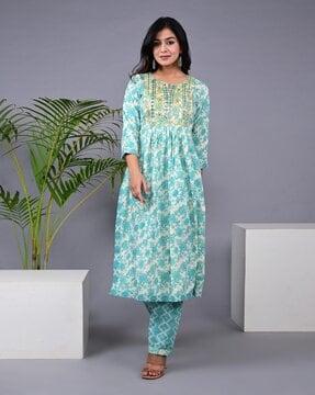 women embroidered straight kurta set