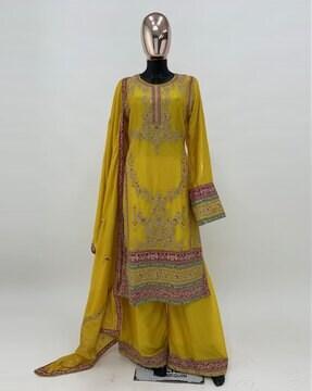 women embroidered straight kurta set