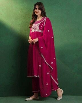 women embroidered straight kurta set