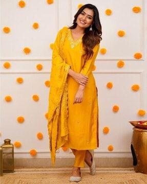 women embroidered straight kurta set