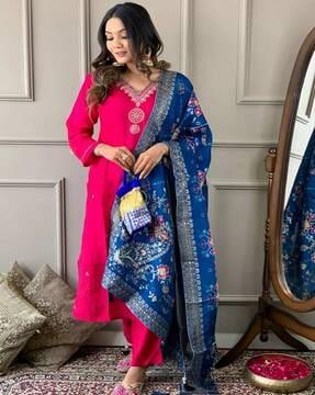 women embroidered straight kurta set