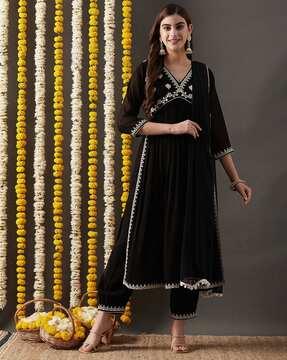 women embroidered straight kurta set