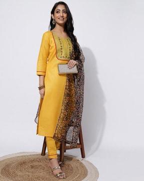 women embroidered straight kurta set