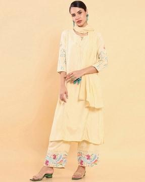 women embroidered straight kurta with pants & dupatta