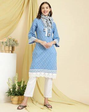 women embroidered straight kurta with pants & dupatta