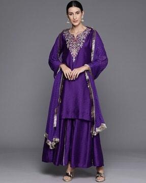 women embroidered straight kurta with pants & dupatta