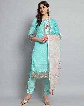 women embroidered straight kurta with pants & dupatta