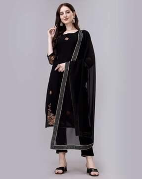 women embroidered straight kurta with pants & dupatta