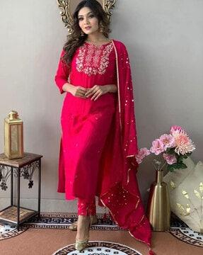 women embroidered straight kurta with pants & dupatta