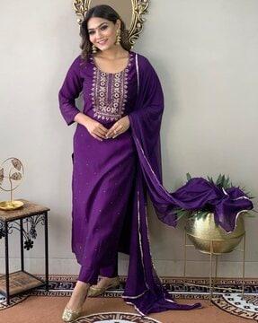 women embroidered straight kurta with pants & dupatta