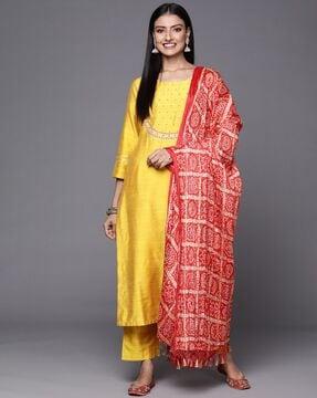 women embroidered straight kurta with pants & dupatta