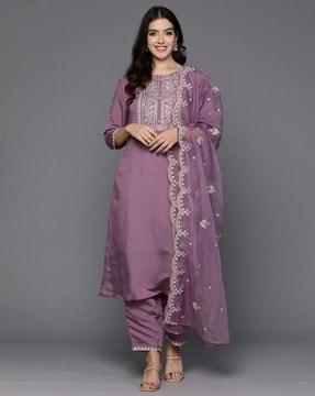 women embroidered straight kurta with pants & dupatta