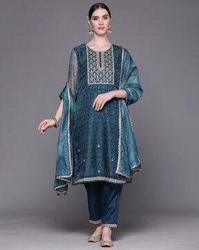 women embroidered straight kurta with pants & dupatta