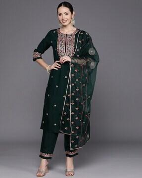 women embroidered straight kurta with pants & dupatta