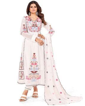 women embroidered straight kurta with pants & dupatta