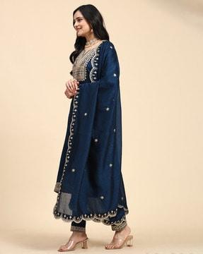 women embroidered straight kurta with pants & dupatta