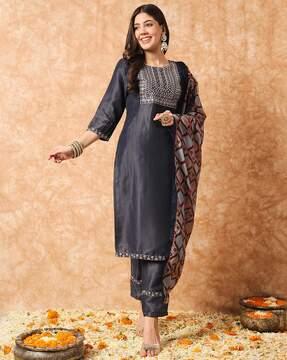 women embroidered straight kurta with pants & dupatta