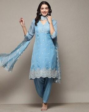 women embroidered straight kurta with pants & dupatta