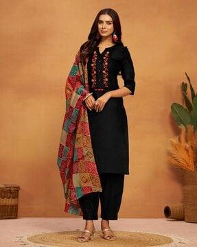 women embroidered straight kurta with pants & dupatta