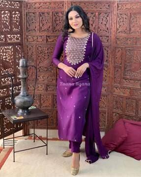 women embroidered straight kurta with pants & dupatta