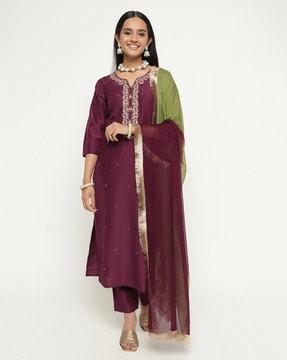 women embroidered straight kurta with pants with dupatta