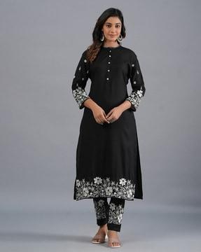 women embroidered straight kurta with pants