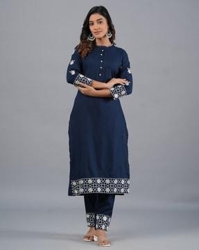 women embroidered straight kurta with pants