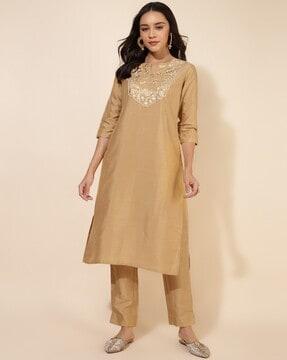 women embroidered straight kurta with pants