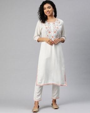 women embroidered straight kurta with pants