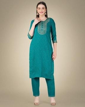 women embroidered straight kurta with pants