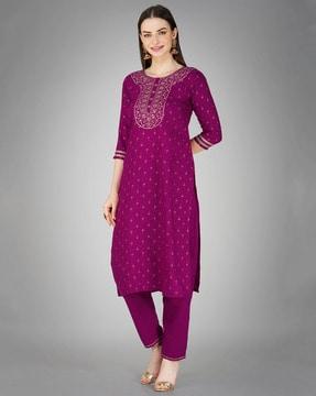 women embroidered straight kurta with pants