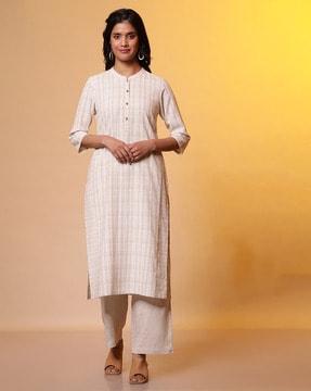 women embroidered straight kurta with pants