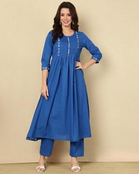 women embroidered straight kurta with pants