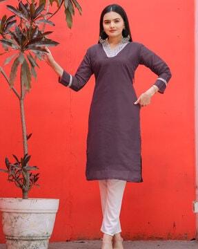 women embroidered straight kurta with v-neck