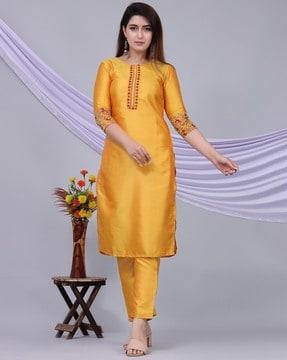 women embroidered straight kurta