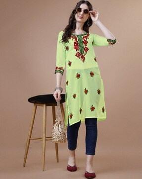 women embroidered straight kurta