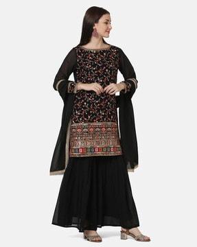 women embroidered straight kurta