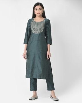 women embroidered straight kurta