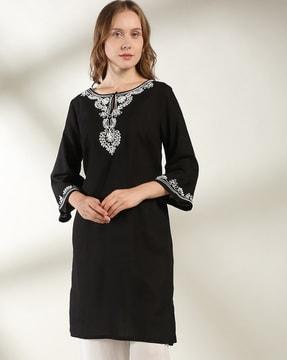 women embroidered straight kurta