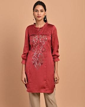 women embroidered straight kurti with frilled detail