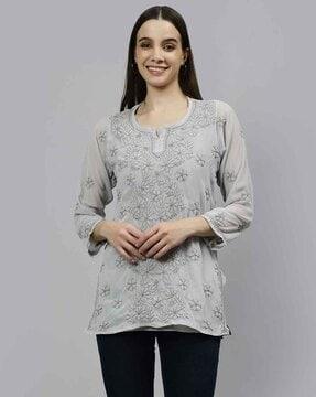 women embroidered straight kurti with slip